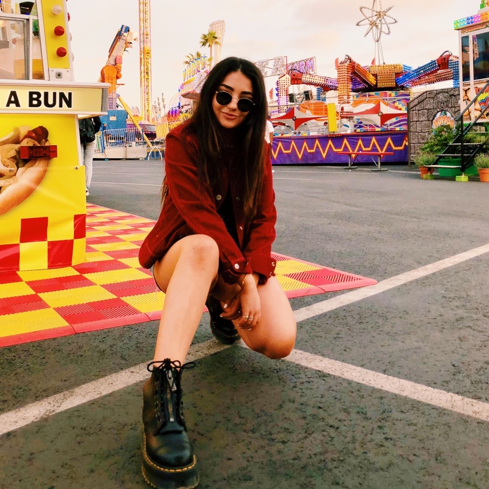 Meet your Posher, Sophia - Picture 3 of 7